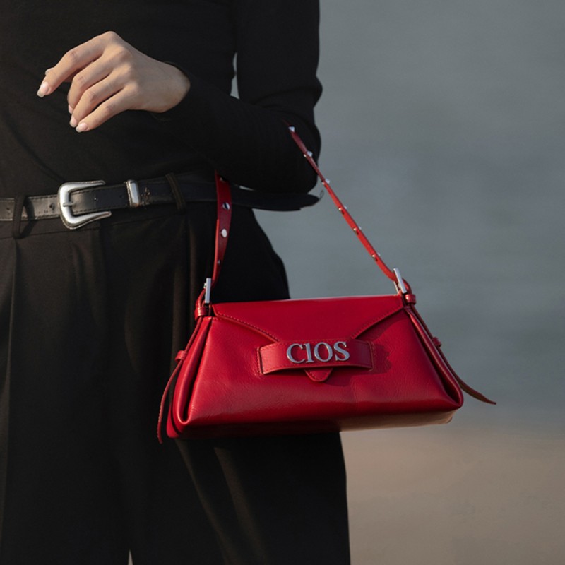 The underarm is covered with a layer of cowhide